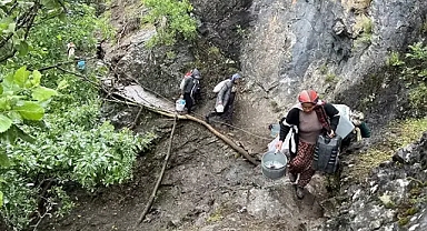 Yüksekova da berivanlar yayla yolunda zorlu mesai başladı