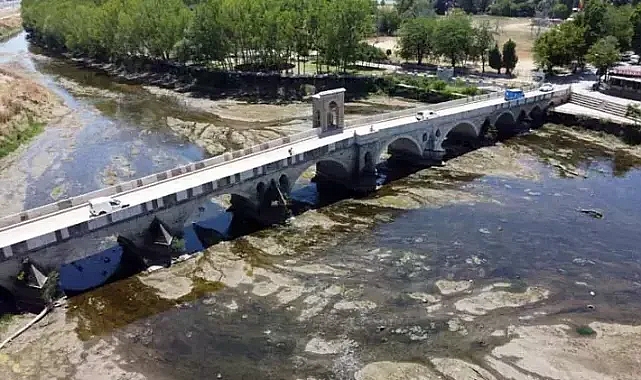 Tunca Nehri kuruyor; kum adacıkları ortaya çıktı
