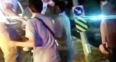 Avcılar da park halindeki araca çarptı polise bıçakla direnmeye çalıştı 