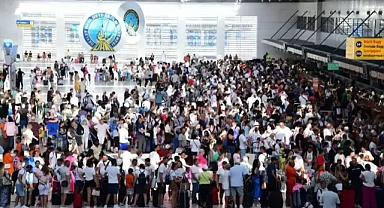 Bakan Uraloğlu 'uçuş trafiğinde yeni zirveye ulaştık'