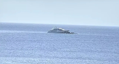 Bodrum da deniz kazası motoryat kayalıklara çarparak hasar gördü 