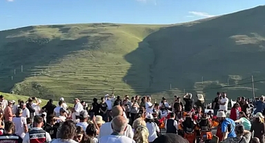 Damal dağlarında göz kamaştıran an hava açtı atatürk silüeti belirdi 