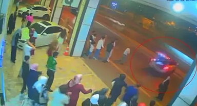 Hareket eden gelin arabası metro hattı duvarına çarptı 