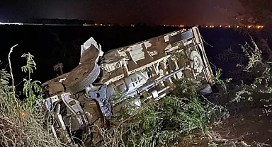 Kamyonet İle Otomobil Çarpıştı 