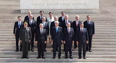 Kazakistan çumhurbaşkanı anıtkabiri ziyaret etti 