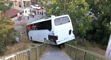 Maltepe'de servis otobüsü kaza yaptı 8 yaralı 