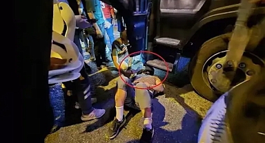 Motosiklet park halindeki tıra çarptı kask hayat kurtardı 