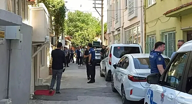 Sağlık ekibinin ihbarına giden polis bıçaklandı saldırgan vurularak yakalandı 