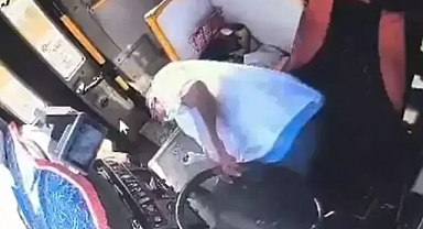 Şoför direksiyon başında fenalaştı yolcu kazayı önledi 