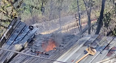 Sultangazi'de yangın paniği alevler evlere sıçradı 