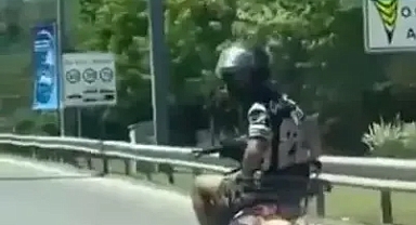 Ümraniye şile yolu nda motosikletli tek teker üzerinde tehlikeli yolculuk kamerada 