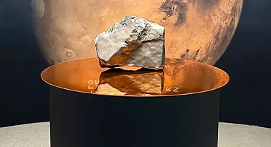 Uzaydan gelen servet mars göktaşı 5,3 milyon dolara satıldı 