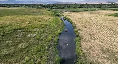 Van gölü nün çekilmesiyle iki mahalle arası kara mesafesi 1 kilometreye düştü 
