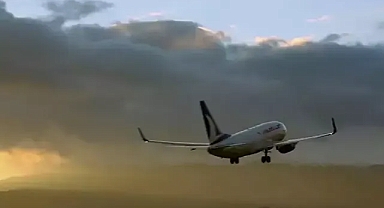 Yolcu uçağına yıldırım isabet etti elazığ a zorunlu iniş yaptı