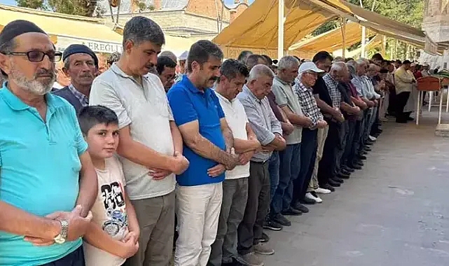 Kazada ölen çift ile 9 yaşındaki torunları toprağa verildi