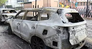 Para Vermeyen Kardeşe Öfke: 3 Araç Kundaklandı