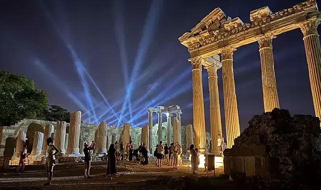 Gece Müzeciliği Bitti Ama Side ve Efes Ören Yerleri İle Galata Kulesi'ne Gece Ziyaretleri 2 Kasıma Kadar Uzatıldı