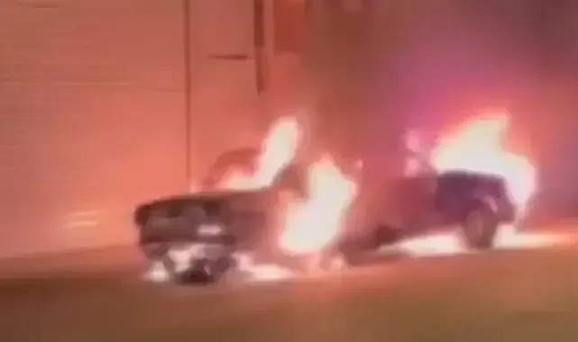 Sanayi sitesinde 5 araç kundaklandı