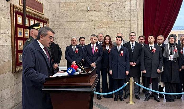 Bakan Tekin, öğretmenlerle Anıtkabir'i ziyaret etti