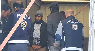 Durdurulan TIR'dan 11 kaçak göçmen çıktı