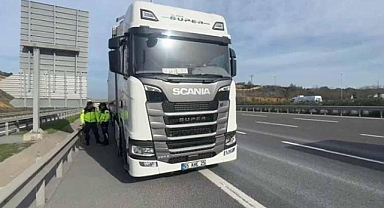 Kuzey Marmara Otoyolu’nda 2 kamyon ve 1 TIR zincirleme kazaya karıştı