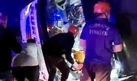 Osmaniye’de yolcu otobüsü devrildi