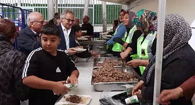 Türbe Dede Pilav Günü nedeniyle 2 ton pilav dağıtıldı