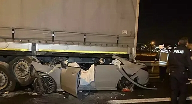 Ankara'da otomobil'in, TIR'la çarpışması sonucu: 2 kişi öldü,1 kişi yaralandı