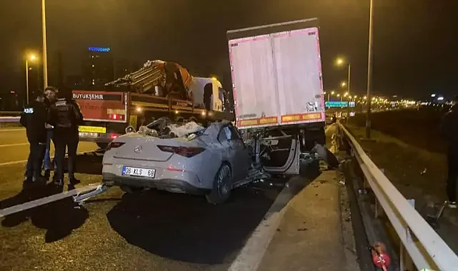 Ankara'da otomobil'in, TIR'la çarpışması sonucu: 2 kişi öldü,1 kişi yaralandı