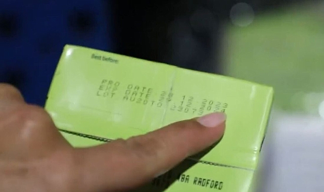 Antalya’da tarihi geçmiş gıdaların piyasaya sürülmek üzere etiketinin değiştirildiği depoya baskın