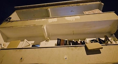 Arnavutköy'de silah zoruyla girdikleri evde 4 yaşındaki çocuk ile annesini darbederek, ziynet eşyalarını gasbettiler