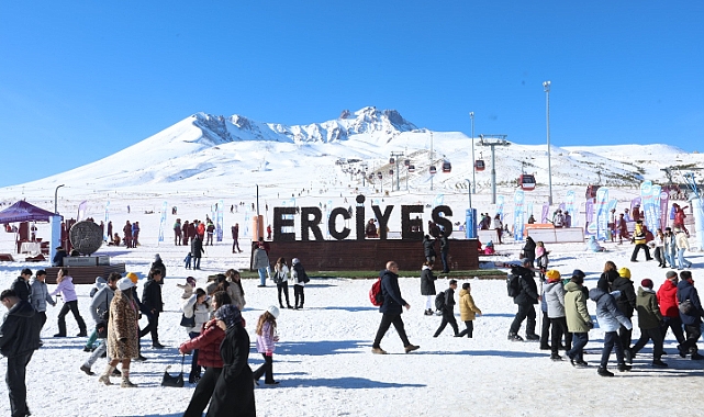 Başkan Büyükkılıç Zirvede, İlgiyle Beklenen Erciyes Kayak Sezonunu Açtı