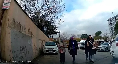 Bursa'da öğrencilerin üzerine araç süren sürücü kameralara yansıdı