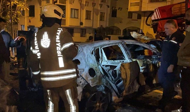 Eyüpsultan’da park halindeki 2 otomobil yandı