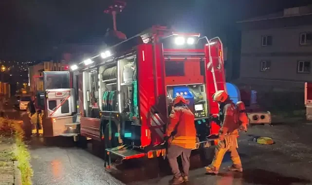 Fabrikada çıkan yangında 1’i ağır 3 kişi yaralandı.