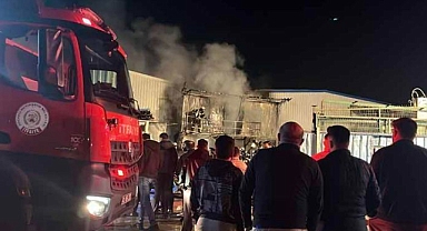 Geri dönüşüm deposunda yangın