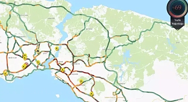 İstanbul'da sağanak yağış trafiği kilitledi