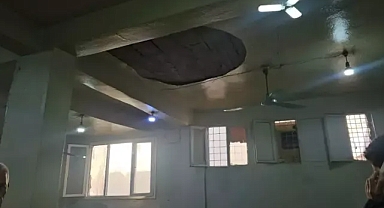 Kıraathanede korku dolu anlar :Tavandan kopan sıva 2 kişiyi yaraladı 