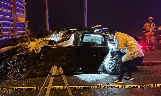 Kütahya'da otomobil TIR'a arkadan çarptı: 4 ölü
