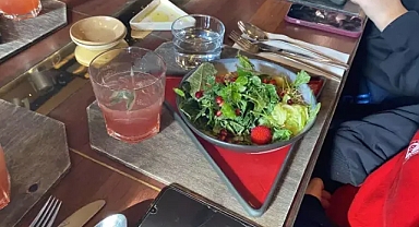 Liseli gençler , gıda krizine karşı yenilebilir otlar konusunda bilinçleniyor