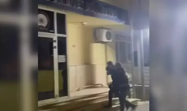 Mustafa Kemal Atatürk’ün portresine tüküren kurye gözaltında