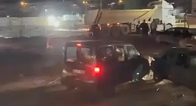 Önce sopayla araca saldırdı, sonra 3 araca çarptı