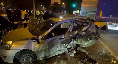 Önündeki otomobile arkadan çarpıp kaçtı; 2 uzman çavuş yaralı