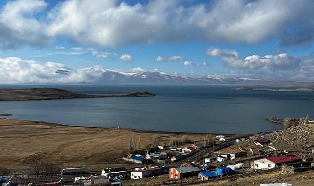 Sıcaklıklar mevsim normali üzerinde; Çıldır Gölü de donmadı