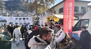 6 Şubat depreminde en çok hasar alan Habib-i Neccar Camii'nde ilk cuma namazı kılındı