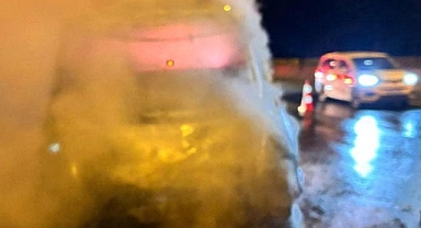 Adana'da seyir halindeyken alev alan çekici yandı