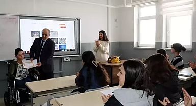 Alkışlarla gelen ilk karne.