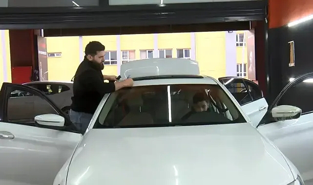Aracını satarken sunroofun modifiye olduğunu öğrenince fenalaşıp hastaneye kaldırıldı