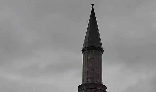Ayasofya Camii, Mimar Sinan Minaresinin alemi düştü