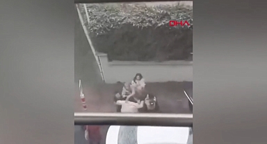 Beylikdüzü'nde trafikte çıkan kavgayı kucağındaki çocukla ayırmaya çalıştı